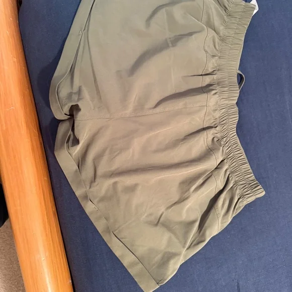 Zyia shorts - Picture 2 of 2